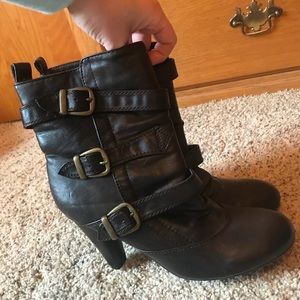 Fur lined Dark Brown heeled bootie.